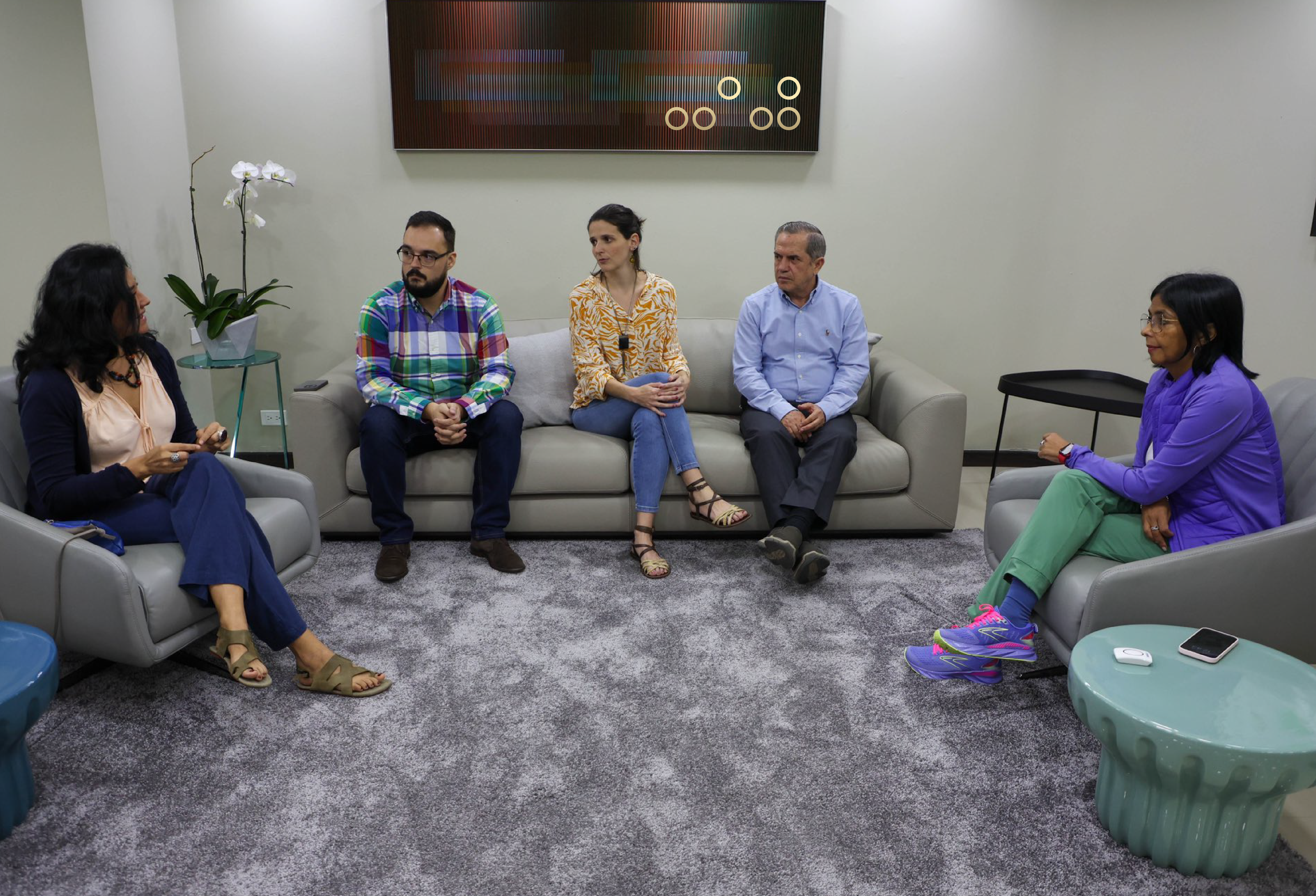 Vicepresidenta de la República debatió estrategias económicas con expertos internacionales