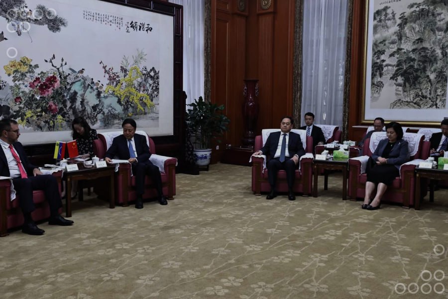 <strong>Venezuela y China exploran vías para fortalecer el desarrollo compartido</strong>
