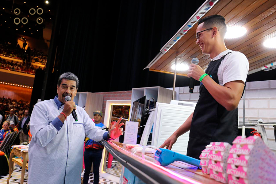 Presidente Maduro mostró éxitos de productores venezolanos a veedores internacionales