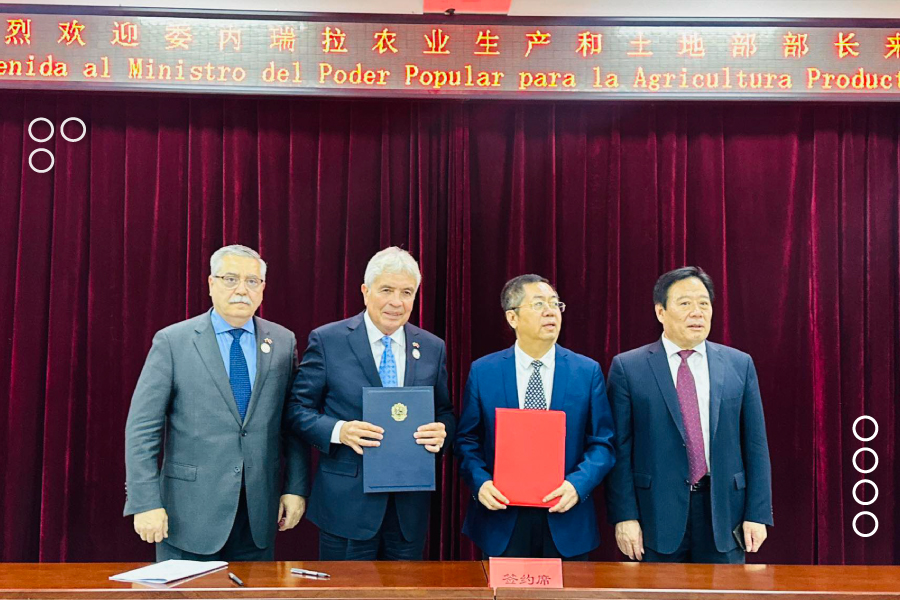 Venezuela y China firman Memorándum de Entendimiento para la capacitación ganadera