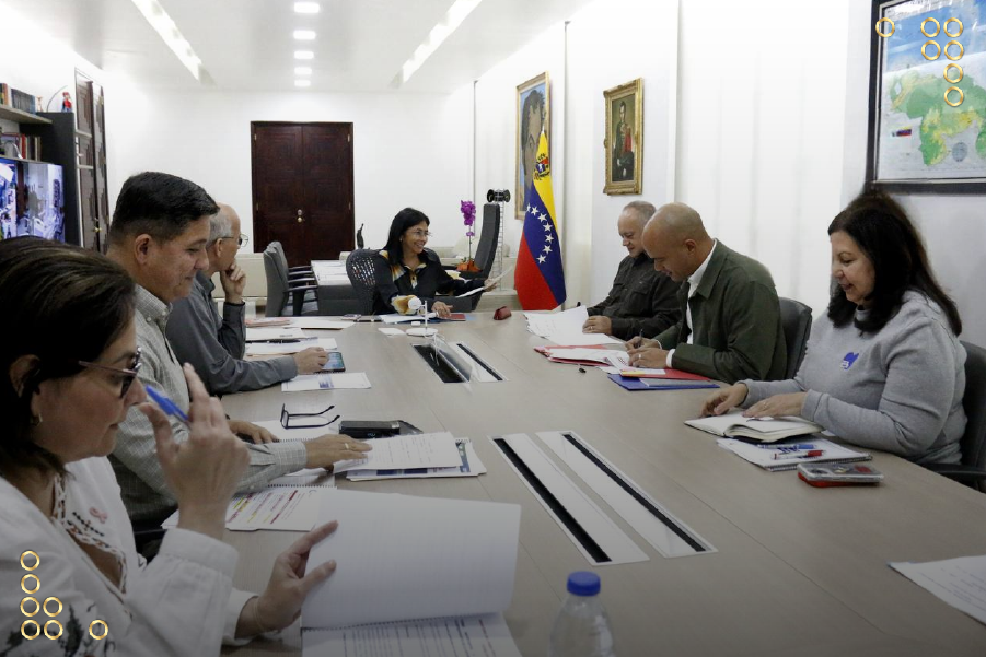 Autoridades venezolanas garantizan abastecimiento de rubros navideños