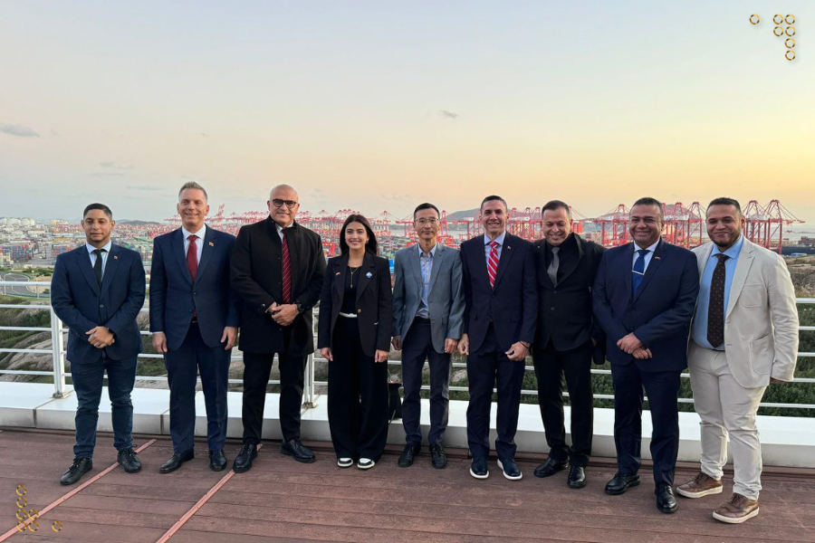 Delegación venezolana visita el Puerto de Aguas Profundas de Yangshan en Shanghái