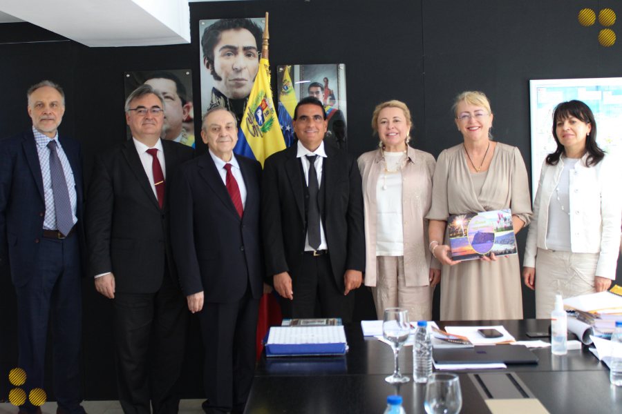 Venezuela recibe a delegación de Crimea para impulsar relaciones estratégicas