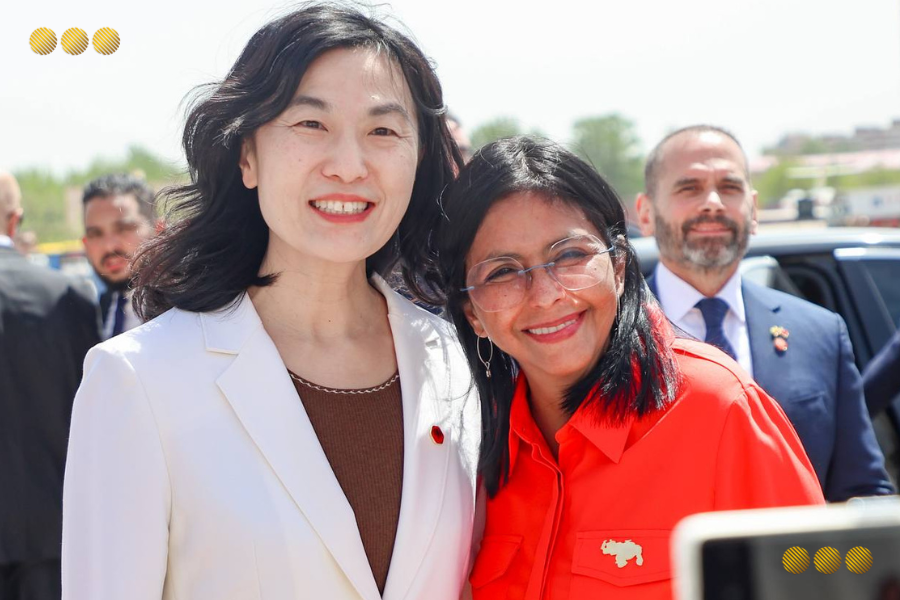 Vicepresidenta Delcy Rodríguez llega a Beijing para afianzar cooperación estratégica con China