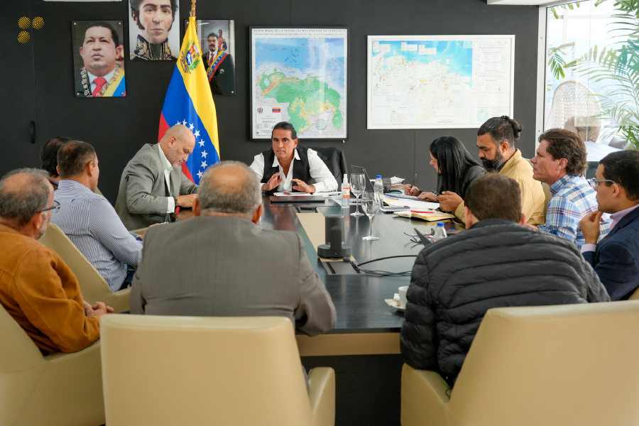 Ministro Alex Saab impulsa encadenamiento productivo en el sector cerámico, vidrio y refractarios