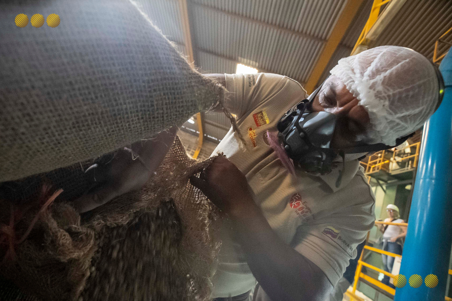 Industria Militar inicia exportación de café a Rusia impulsando la diversificación económica