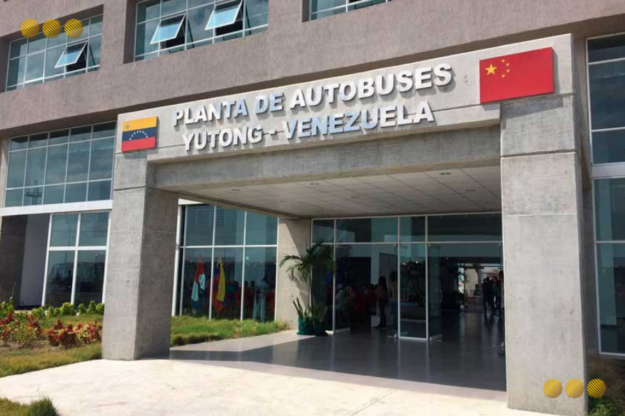Autoridades avanzan en plan para reactivar industria automotriz y fortalecer transporte público en el país