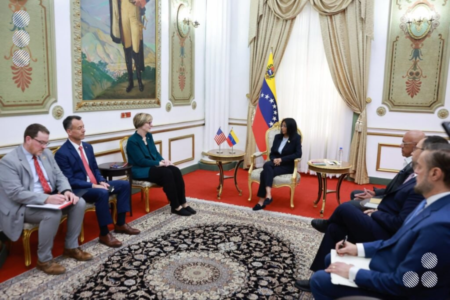 Delcy Rodríguez y Laura Dogu durante reunión en el Palacio de Miraflores
