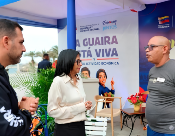 Entrega de financiamiento a comercios y emprendedores del sector turismo en La Guaira
